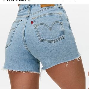 Levi’s rib cage short